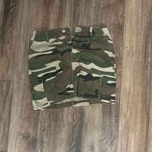 Camouflage mini skirt